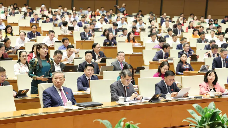Tổng Bí thư, Chủ tịch nước Tô Lâm và các đại biểu Quốc hội dự phiên họp tại Hội trường Diên Hồng, chiều 20-4. Ảnh: QUANG PHÚC