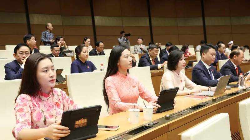 Các đại biểu dự phiên họp sáng 24-4. Ảnh: QUANG PHÚC