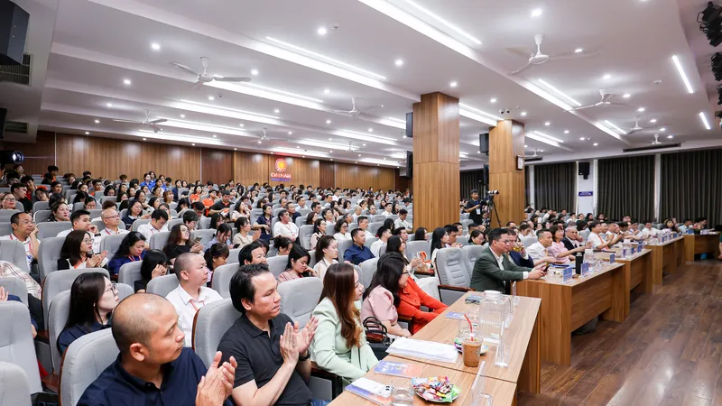 Đông đảo chuyên gia, sinh viên tham dự hội thảo về chủ đề thú vị "đại học hạnh phúc"