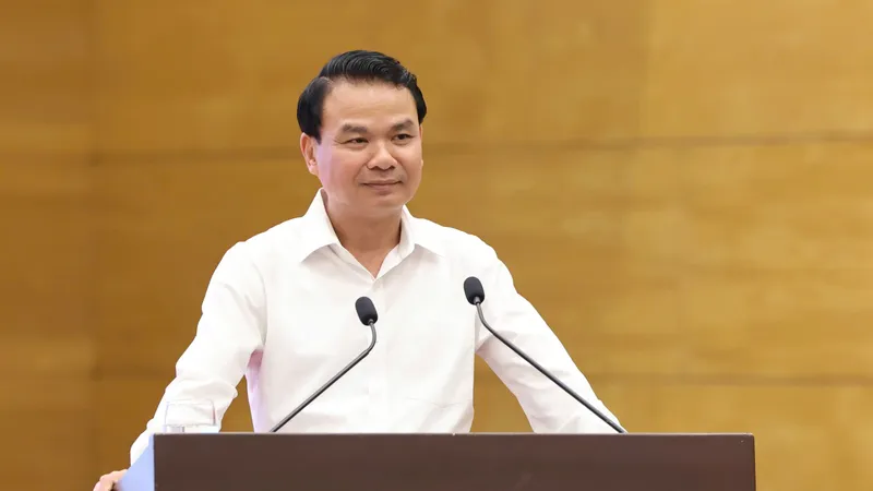 Bộ trưởng, Chủ nhiệm Văn phòng Chính phủ Đặng Xuân Phong chủ trì và phát biểu tại cuộc họp báo Chính phủ thường kỳ, chiều 3-6. Ảnh: QUANG PHÚC