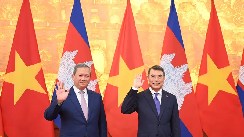Thủ tướng Lê Minh Hưng và Thủ tướng Hun Manet. Ảnh: ĐỖ TRUNG