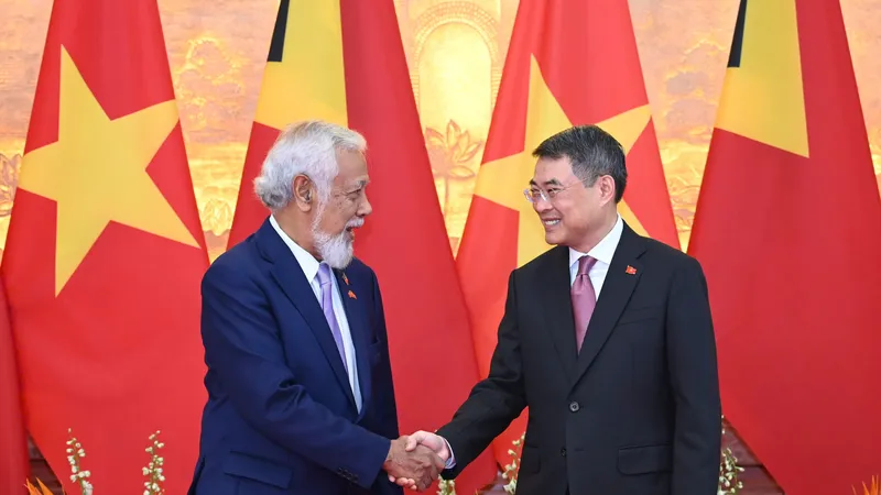 Thủ tướng Lê Minh Hưng và Thủ tướng Timor-Leste Kay Rala Xanana Gusmão. Ảnh: ĐỖ TRUNG