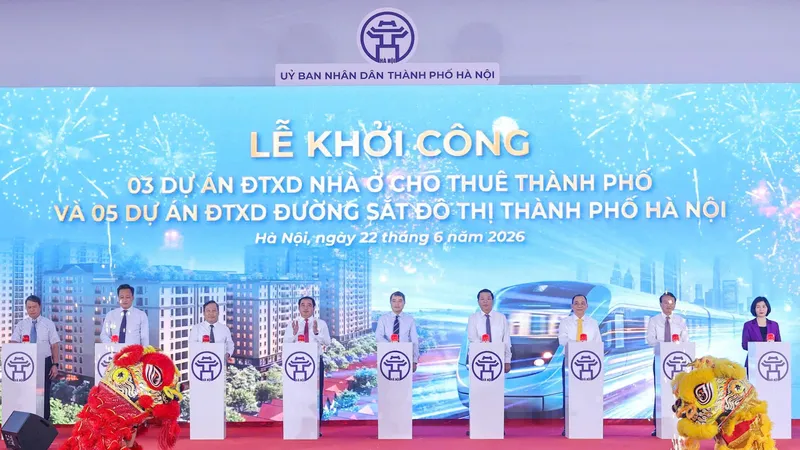 Ngày 22-6, Thủ tướng Lê Minh Hưng và các đại biểu bấm nút khởi công 5 tuyến đường sắt đô thị và 3 dự án nhà ở cho thuê ở Hà Nội. Ảnh: VIẾT CHUNG