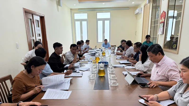 Sở TN-MT tổ chức họp gỡ vướng cấp sổ hồng cho người dân. Ảnh: Thanh Hiền