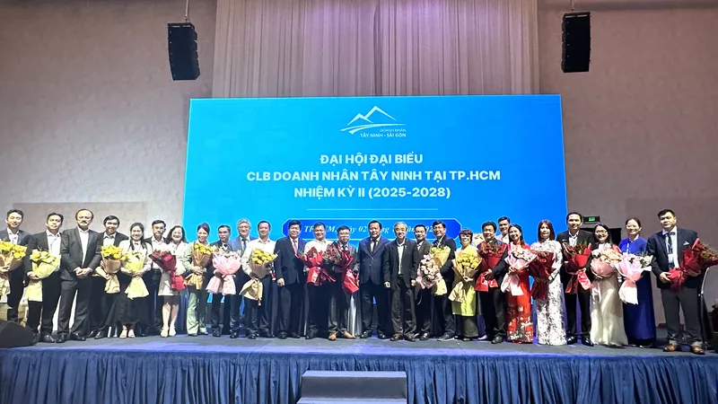 Ban Chấp hành CLB Doanh nhân Tây Ninh tại TPHCM tại Đại hội đại biểu nhiệm kỳ II. Ảnh: THANH HIỀN