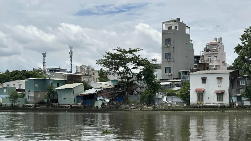 Khu vực sạt lở tại khu vực Sông Sài Gòn, TPHCM. Ảnh: THANH HIỀN