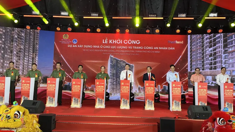 Lễ khởi công dự án xây dựng nhà ở cho lực lượng vũ trang Công an nhân dân tại địa chỉ 165/5 đường Nguyễn Văn Luông, phường Bình Phú, TPHCM. Ảnh: THANH HIỀN