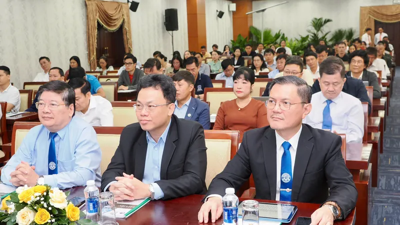 Các đại biểu tham dự hội thảo. Ảnh: HOÀNG HÙNG