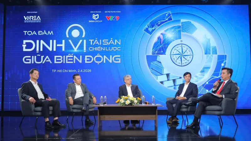 Các chuyên gia trao đổi tại Hội thảo với chủ đề “Thị trường bất động sản 2026 - Định vị tài sản chiến lược giữa biến động”. Ảnh: THANH HIỀN