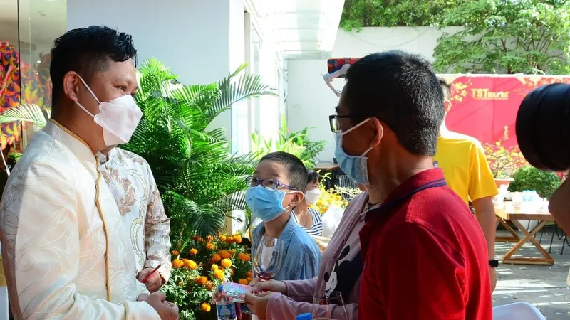Du khách chuẩn bị khởi hành ngày mùng 1 Tết tại TST Tourist