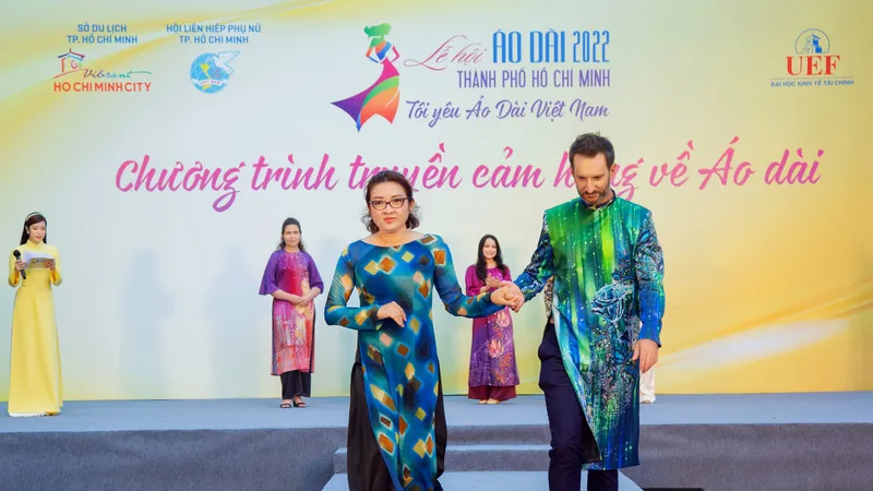 Hơn 2.000 sinh viên, giảng viên cùng lan tỏa tình yêu áo dài