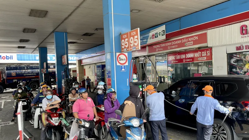 Nhiều giải pháp đảm bảo cung ứng xăng dầu trên địa bàn TPHCM 