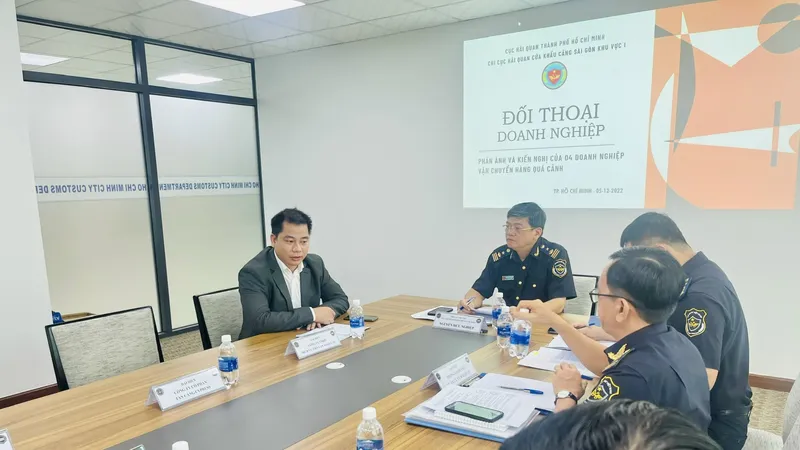 “Gỡ rối” cho doanh nghiệp vận tải hàng quá cảnh