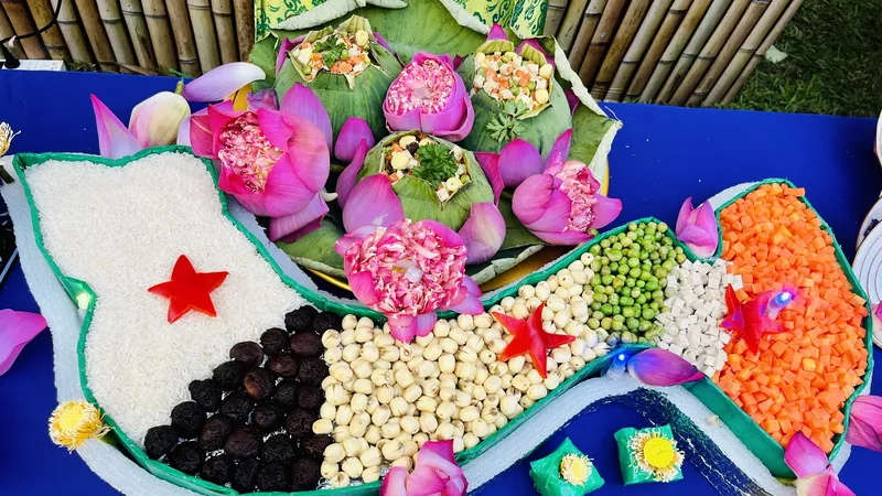 Tác phẩm ẩm thực ba miền của Nghệ nhân Hồ Đắc Thiếu Anh và Nguyễn Hồ Tiếu Anh
