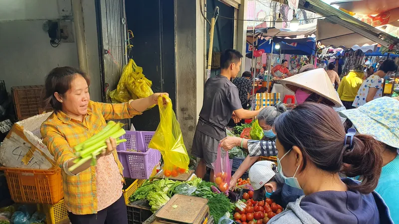 Nhộn nhịp mua sắm chiều 30 Tết