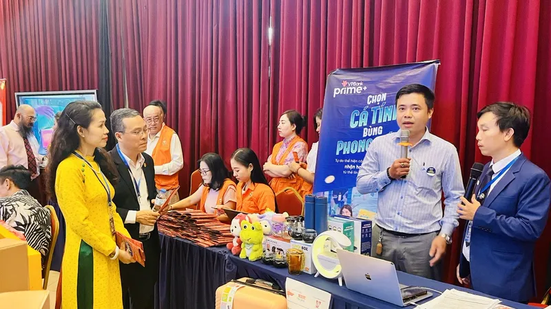 Một số doanh nghiệp giới thiệu sản phẩm đến người tiêu dùng trong nước 
