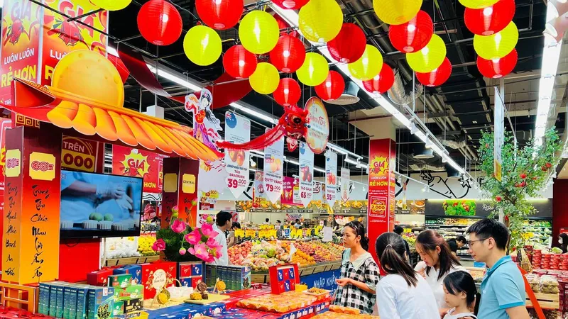 Người tiêu dùng chọn mua bánh trung thu sớm tại hệ thống siêu thị 