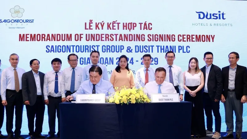 Phó Chủ tịch UBND TPHCM Nguyễn Văn Dũng tham dự lễ ký kết hợp tác giữa Saigontourist Group và Tập đoàn Dusit Thani
