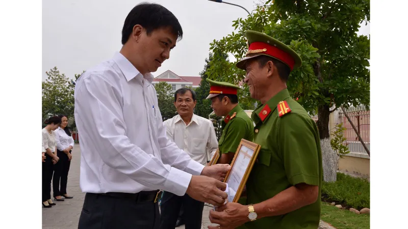 Thưởng “nóng” Công an quận 7 trong cao điểm tấn công tội phạm