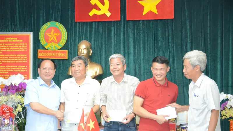  Vụ 5 người trong gia đình bị sát hại giáp tết - Lãnh đạo TPHCM thưởng “nóng” Cảnh sát Hình sự 