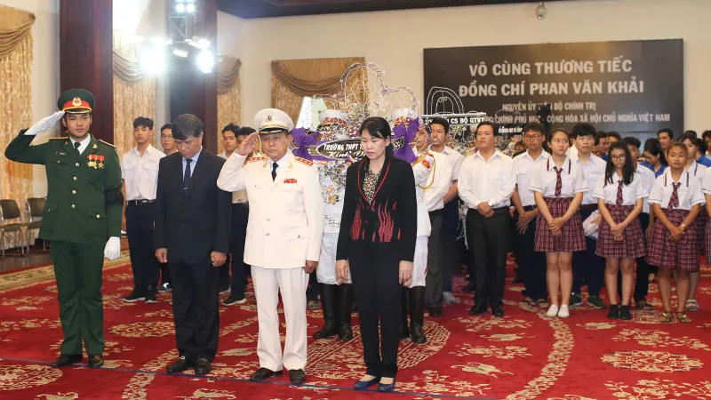 Ngày thứ hai cử hành lễ viếng nguyên Thủ tướng Phan Văn Khải