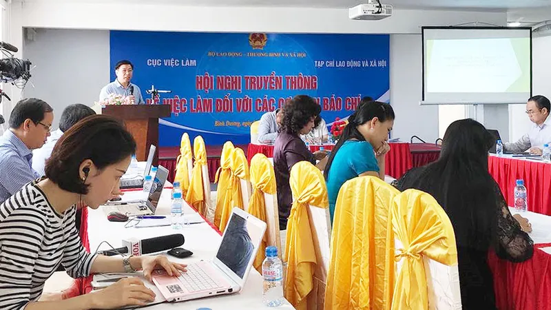 Người lao động bình đẳng, không cần và không phải “xin” việc làm