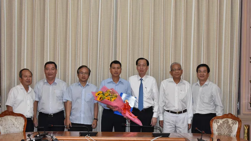 Ông Nguyễn Bạch Hoàng Phụng làm Phó Chủ tịch UBND quận 2