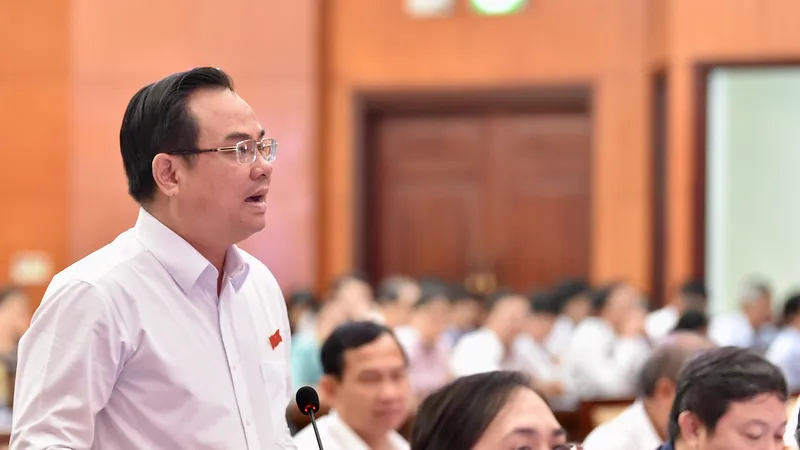 Áp dụng “kỳ họp không giấy” nhưng luôn cần công chức “4T”