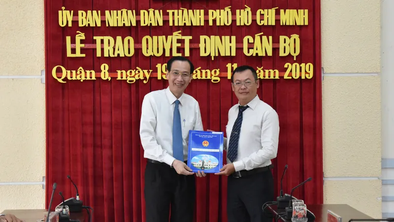 Ông Phạm Quang Tú làm Phó Chủ tịch UBND quận 8