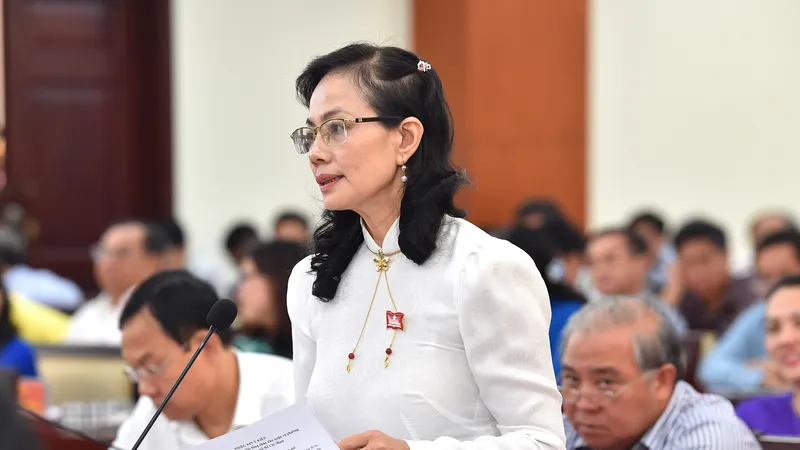 Đại biểu Nguyễn Thị Kim Dung phát biểu trong phiên thảo luận, sáng 10-7-2020. Ảnh: VIỆT DŨNG
