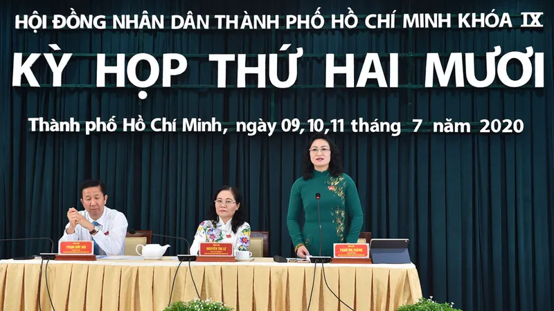Phiên thảo luận tại hội trường Kỳ họp thứ 20 HĐND TPHCM khóa IX. Ảnh: VIỆT DŨNG