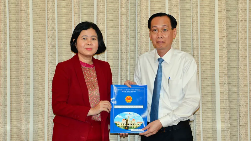 Bà Nguyễn Việt Hòa làm Tổng Giám đốc SATRA
