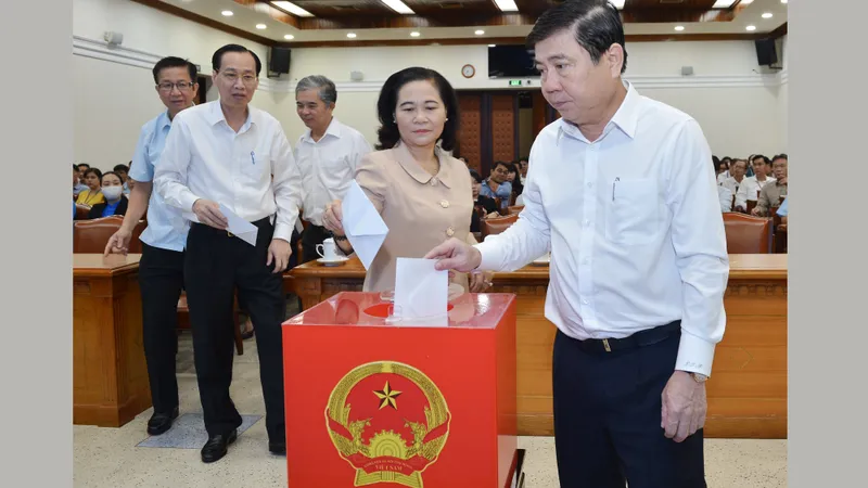 Lãnh đạo HĐND, UBND TPHCM quyên góp ủng hộ đồng bào miền Trung