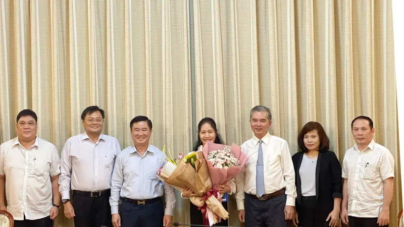 Bà Phan Thị Bình Thuận đến nhận công tác tại Thành ủy TPHCM 