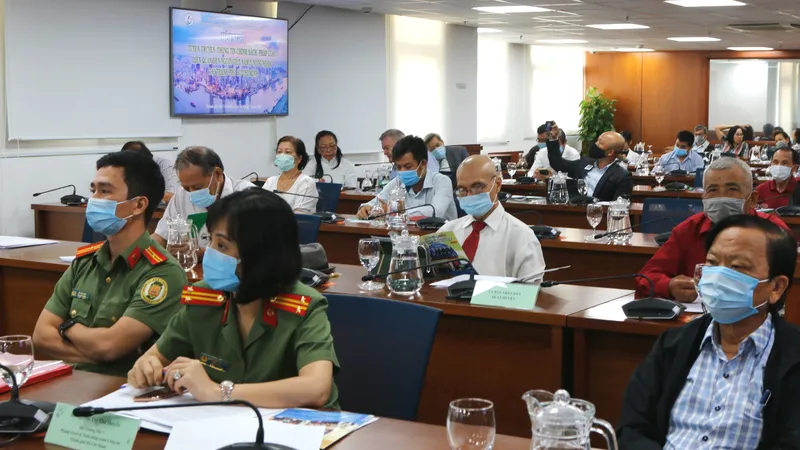 Kiều bào có thể đăng ký các chuyến bay để về nước 