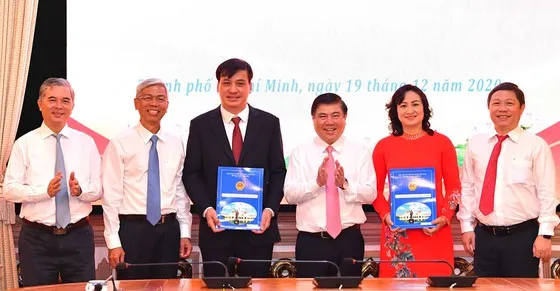 Điều chỉnh phân công công tác lãnh đạo UBND TPHCM nhiệm kỳ 2016 - 2021