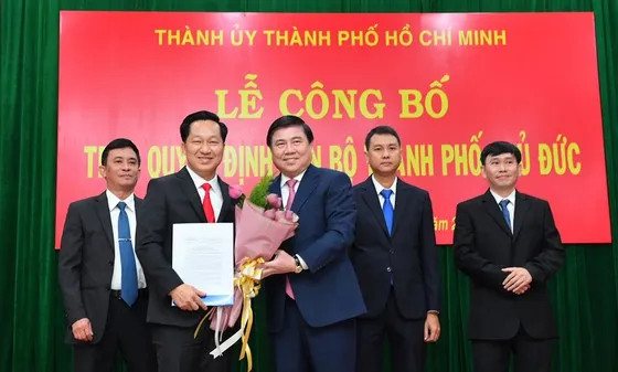 Nguyên lãnh đạo UBND 3 quận bàn giao toàn bộ nhiệm vụ cho Chủ tịch UBND TP Thủ Đức