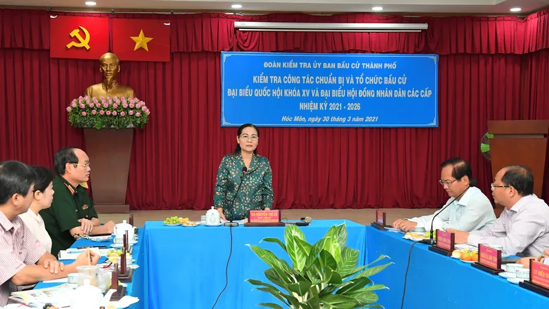 Đồng chí Nguyễn Thị Lệ phát biểu tại buổi kiểm tra công tác chuẩn bị bầu cử của huyện Hóc Môn. Ảnh: VIỆT DŨNG