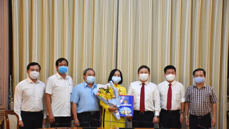 Bà Lê Thị Hồng Hậu làm Chủ tịch HĐTV Công ty TNHH MTV Dịch vụ cơ quan nước ngoài