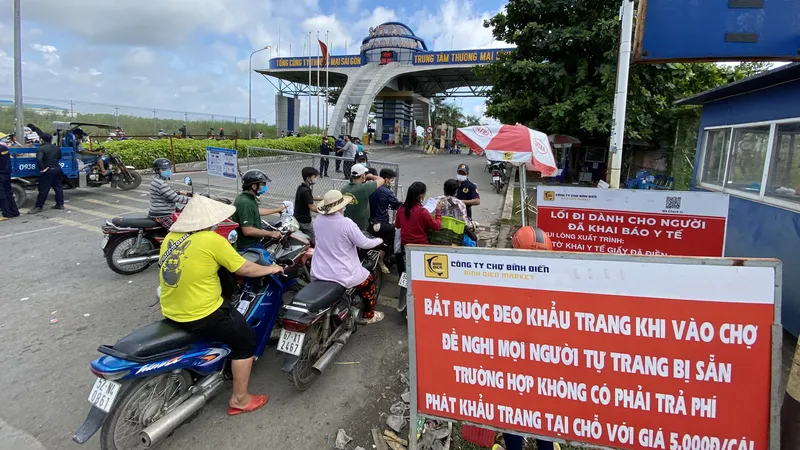 Chợ đầu mối Bình Điền tạm dừng tập kết giao hàng, mua bán trực tiếp từ 8 giờ sáng 6-7