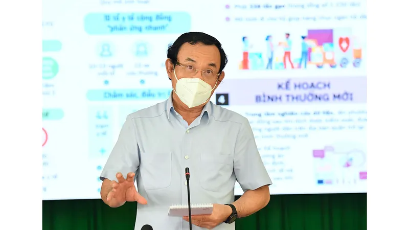Bí thư Thành ủy TPHCM Nguyễn Văn Nên phát biểu trong buổi làm việc với quận 7 về phòng chống dịch Covid-19. Ảnh: VIỆT DŨNG