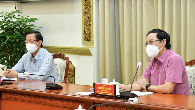 Lãnh đạo TPHCM gặp gỡ chuyên gia, nghe góp ý về phòng chống dịch và phục hồi kinh tế