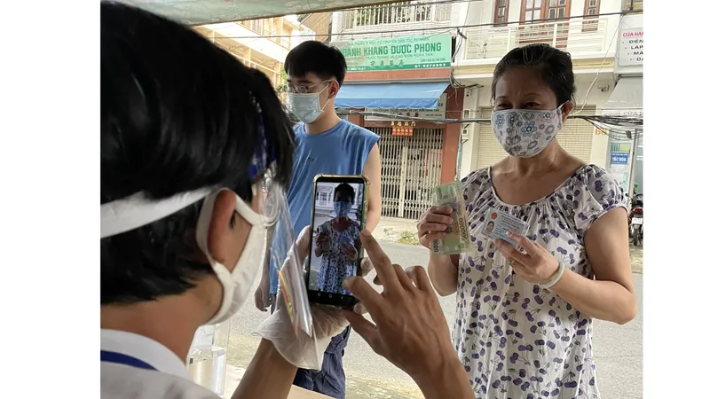 Tính đến 19 giờ ngày 3-10, hơn 806.000 người dân đã nhận được hỗ trợ đợt 3