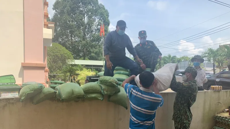 TPHCM đã cấp phát gần 33.500 tấn gạo tới hơn 2,2 triệu người dân