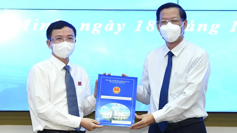 Đồng chí Đặng Quốc Toàn giữ chức vụ Chánh Văn phòng UBND TPHCM 