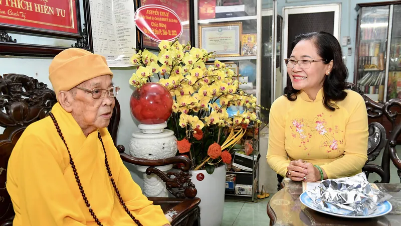 Lãnh đạo Trung ương, TPHCM thăm, chúc mừng dịp Đại lễ Phật đản Phật lịch 2566