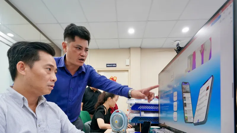 Các kỹ sư, chuyên viên Trung tâm Chuyển đổi số TPHCM, tham gia làm app Công dân số 