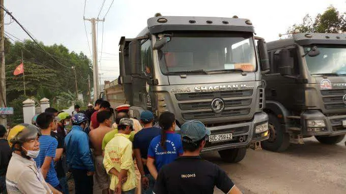 Tài xế xe ben bỏ trốn sau va chạm chết người