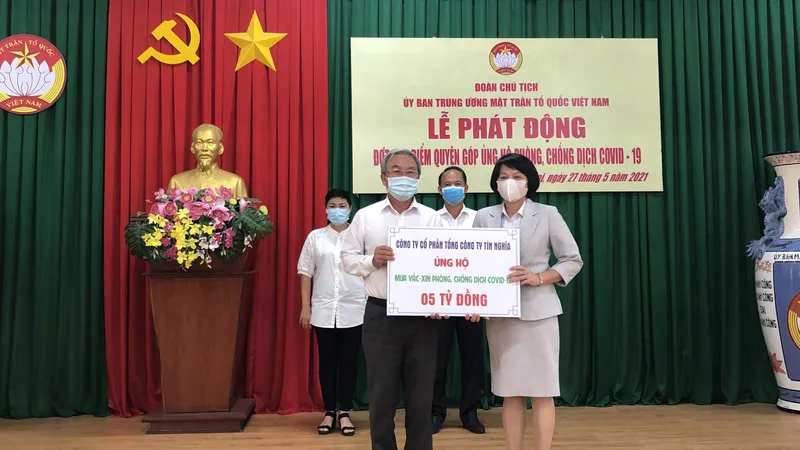 Tổng Công ty Tín Nghĩa ủng hộ 5 tỷ đồng mua vaccine phòng, chống dịch Covid-19