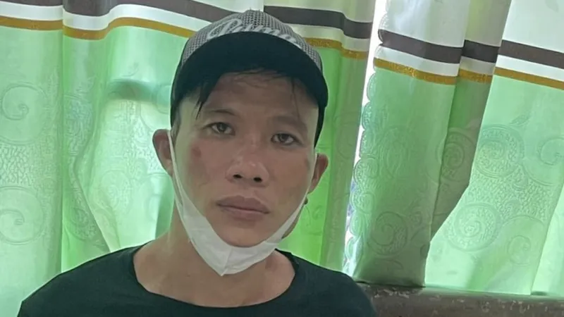 Đã khống chế được kẻ cướp có súng, cố thủ trong nhà dân